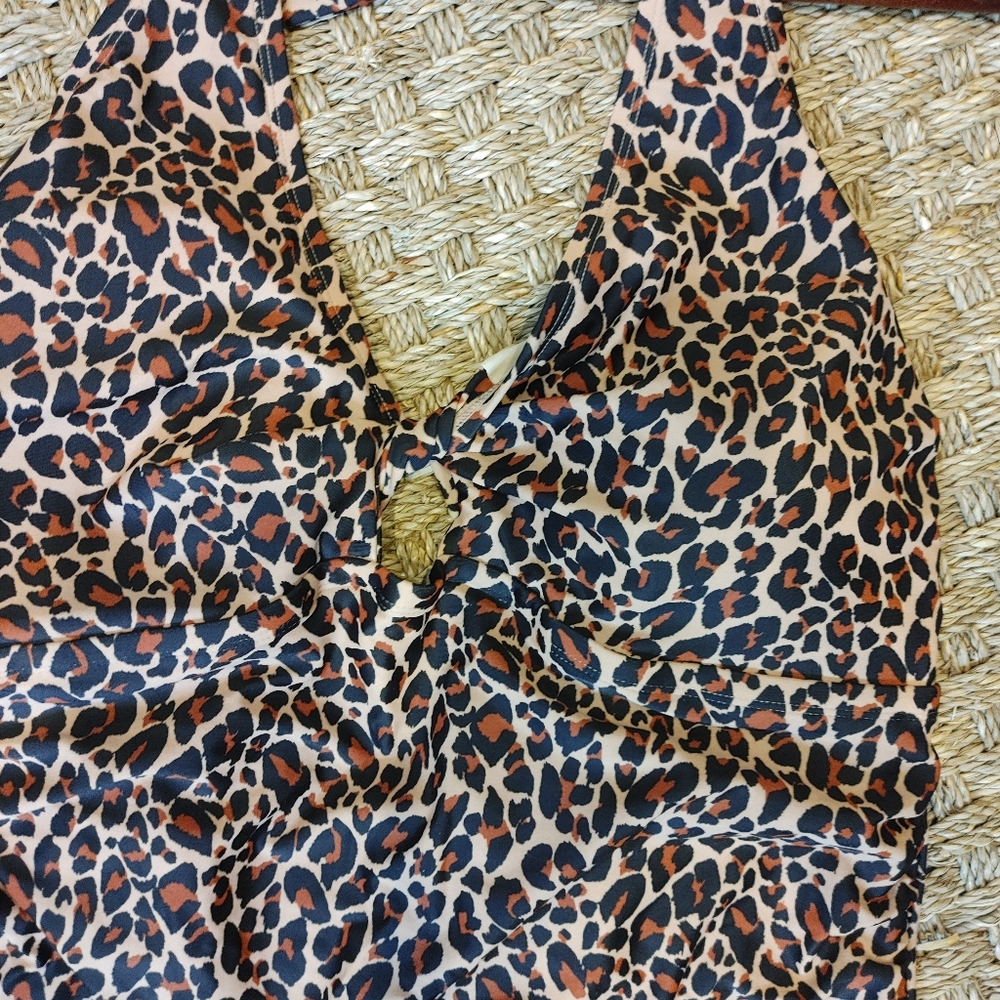 KONA SOL TWIST FRONT ONE PIECE SWIMSUIT 22W - Picture 4 of 8